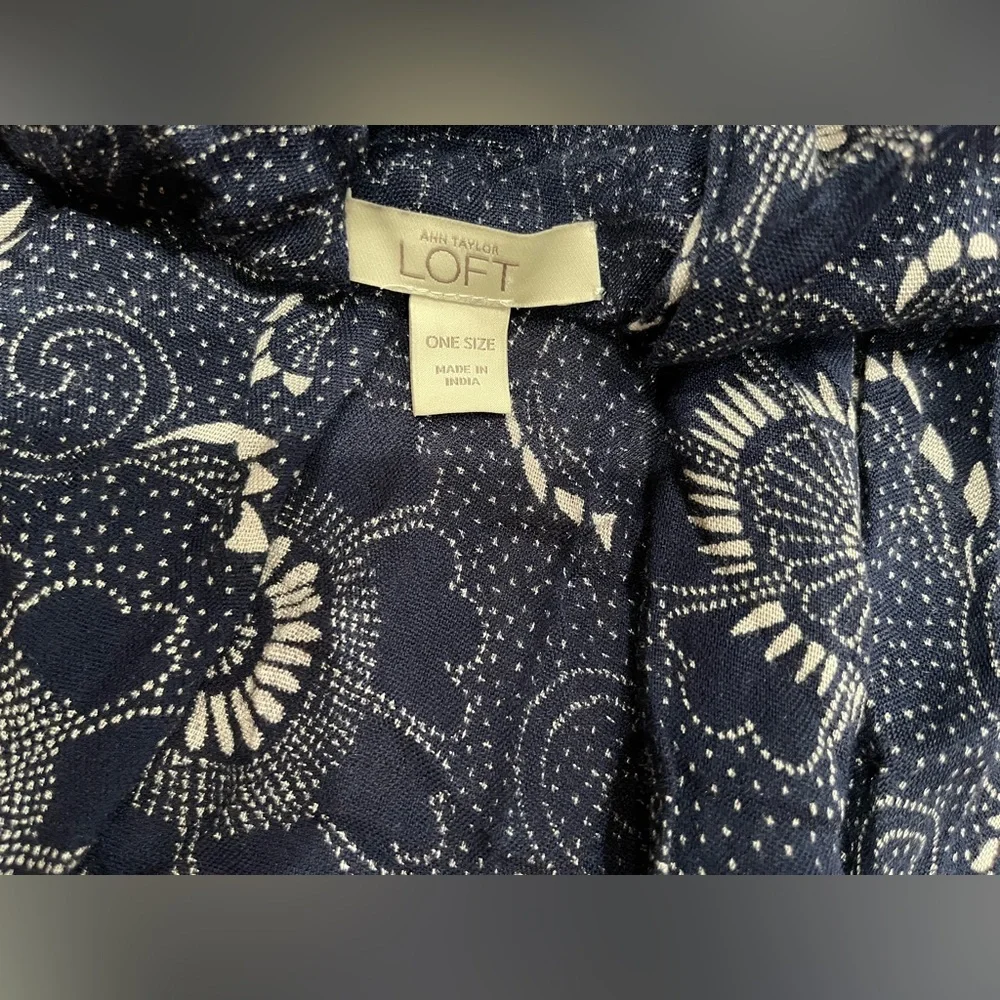 LOFT Navy and White Floral Fabric - Picture 5 of 6